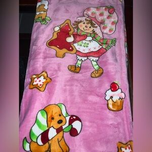 Strawberry Shortcake Christmas blanket in pink